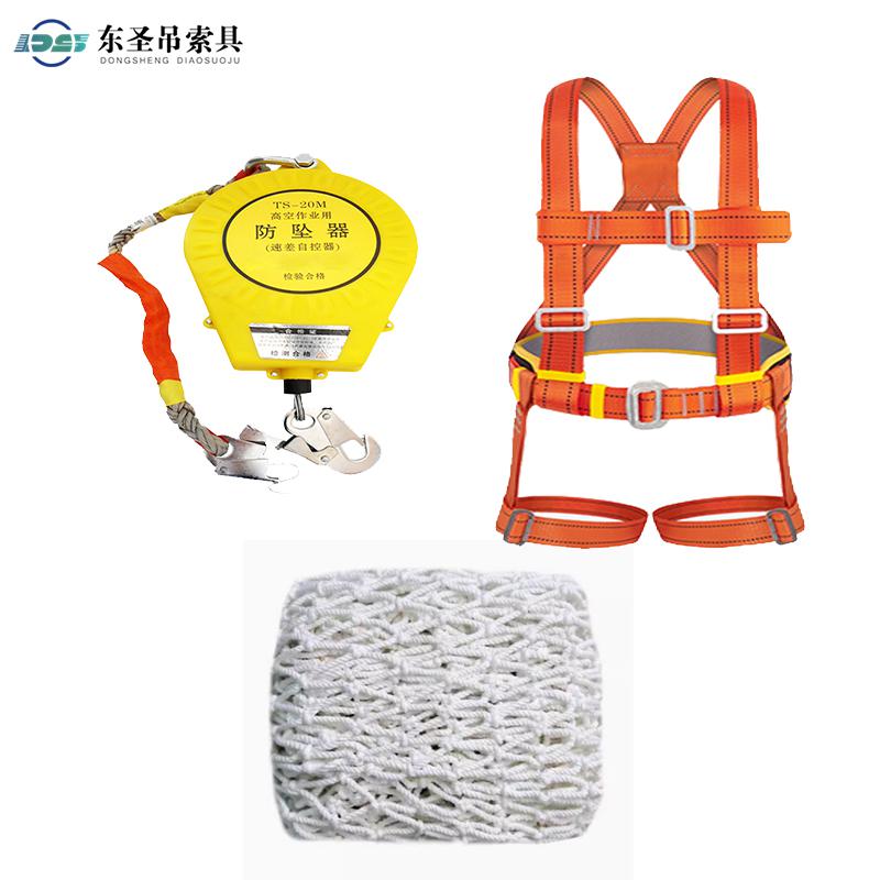 在進(jìn)行攀登高空作業(yè)時(shí)需要穿戴做好防護(hù)措施